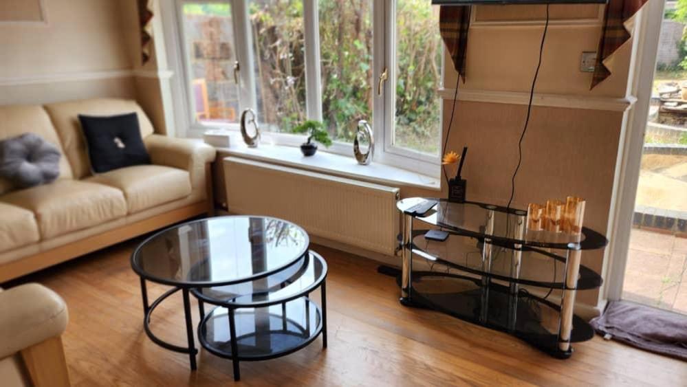 Cosy 4 Bed Home Edmonton Ngoại thất bức ảnh