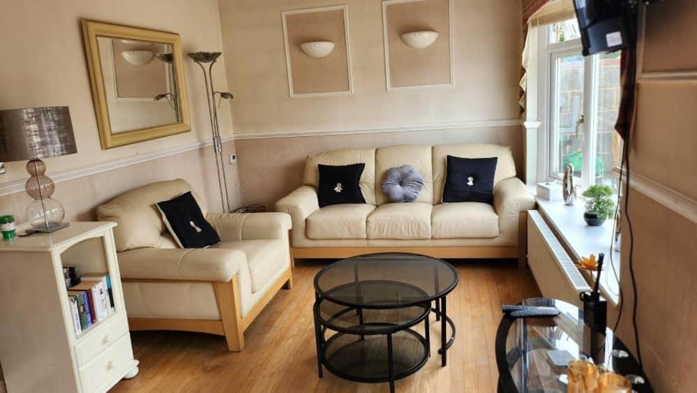 Cosy 4 Bed Home Edmonton Ngoại thất bức ảnh