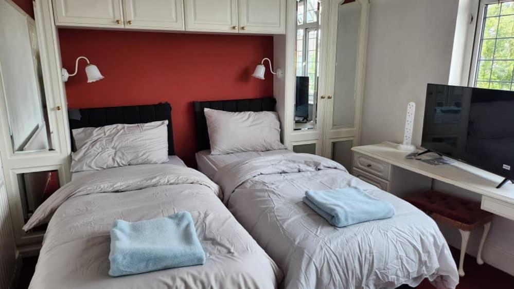 Cosy 4 Bed Home Edmonton Ngoại thất bức ảnh